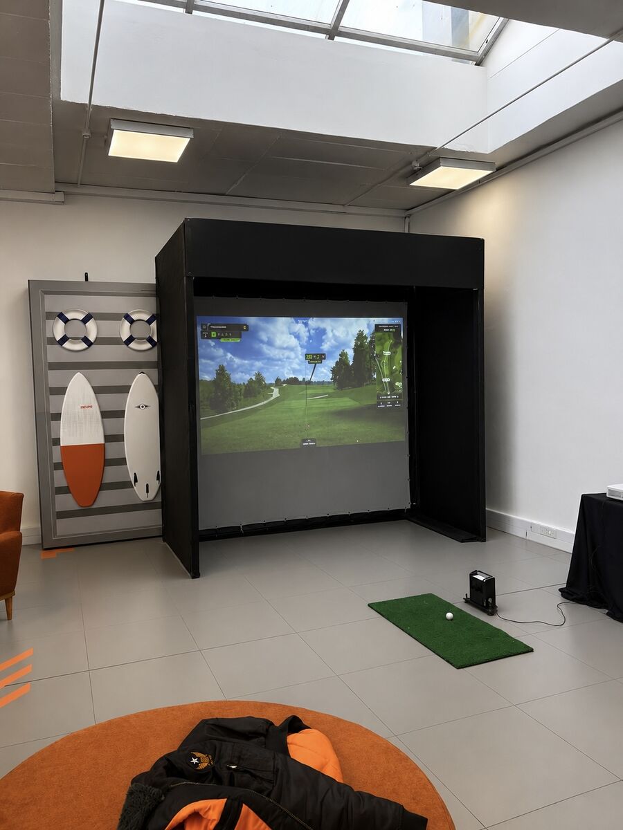 Golf simulator hire at a private function venue in Gauteng
