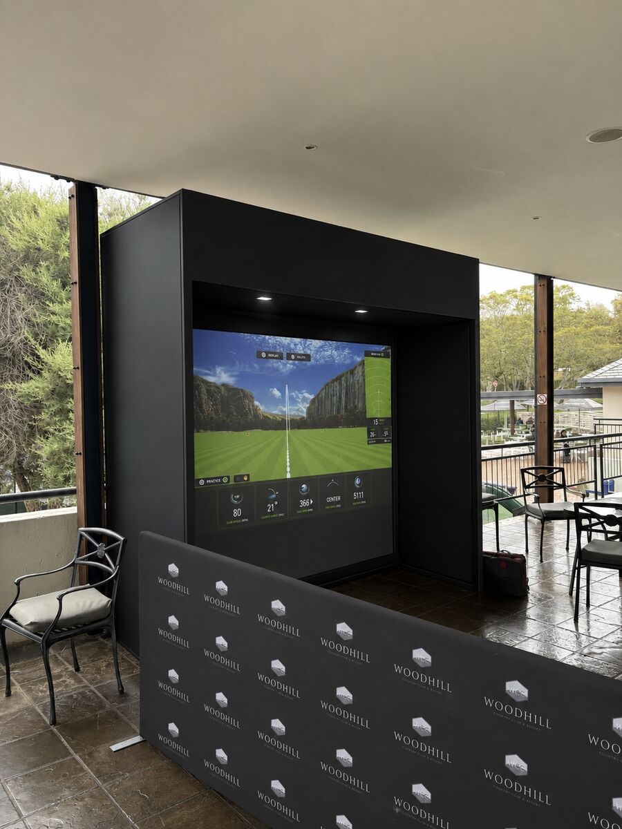 Mobile golf simulator set up under cover at Woodhill Golf Estate in Pretoria